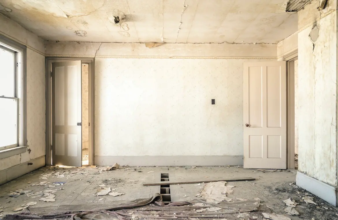 Waste disposal crew managing a cleanout project in Hampshire
